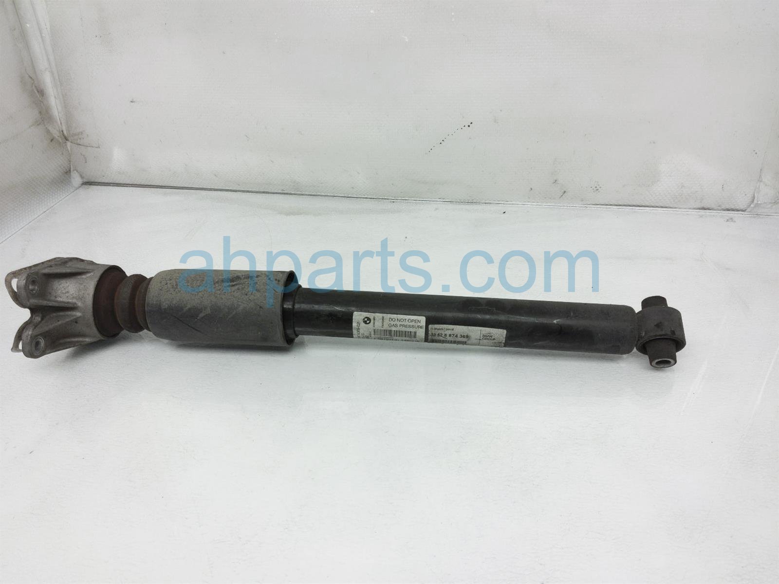 $40 BMW RR/LH SHOCK STRUT