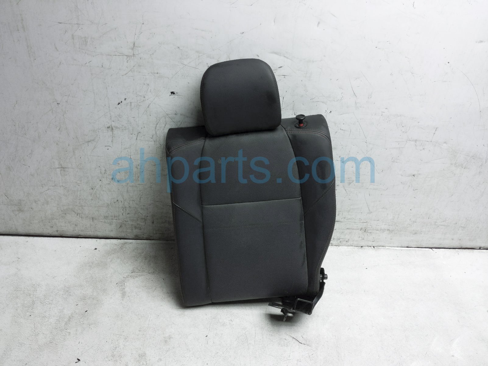 $75 Subaru RR/LH SEAT TOP CUSHION - BLACK LEATH