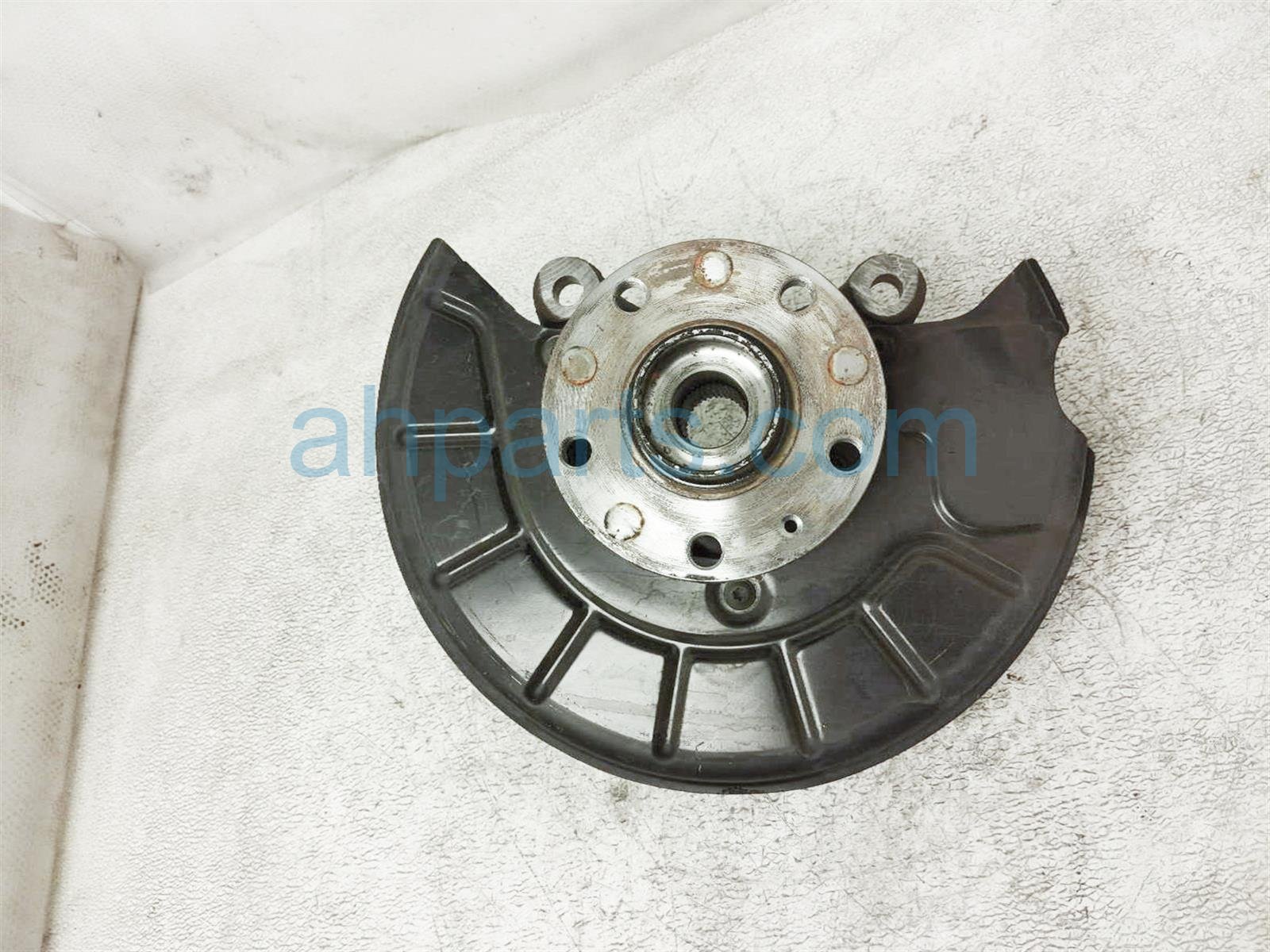 $90 Volkswagen FR/RH SPINDLE KNUCKLE HUB