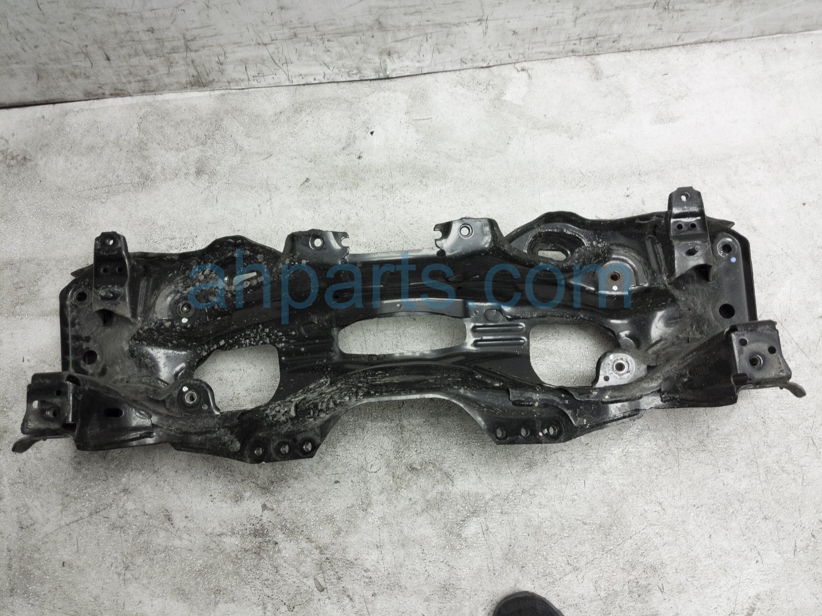 $124 Subaru FRONT SUB FRAME / CRADLE