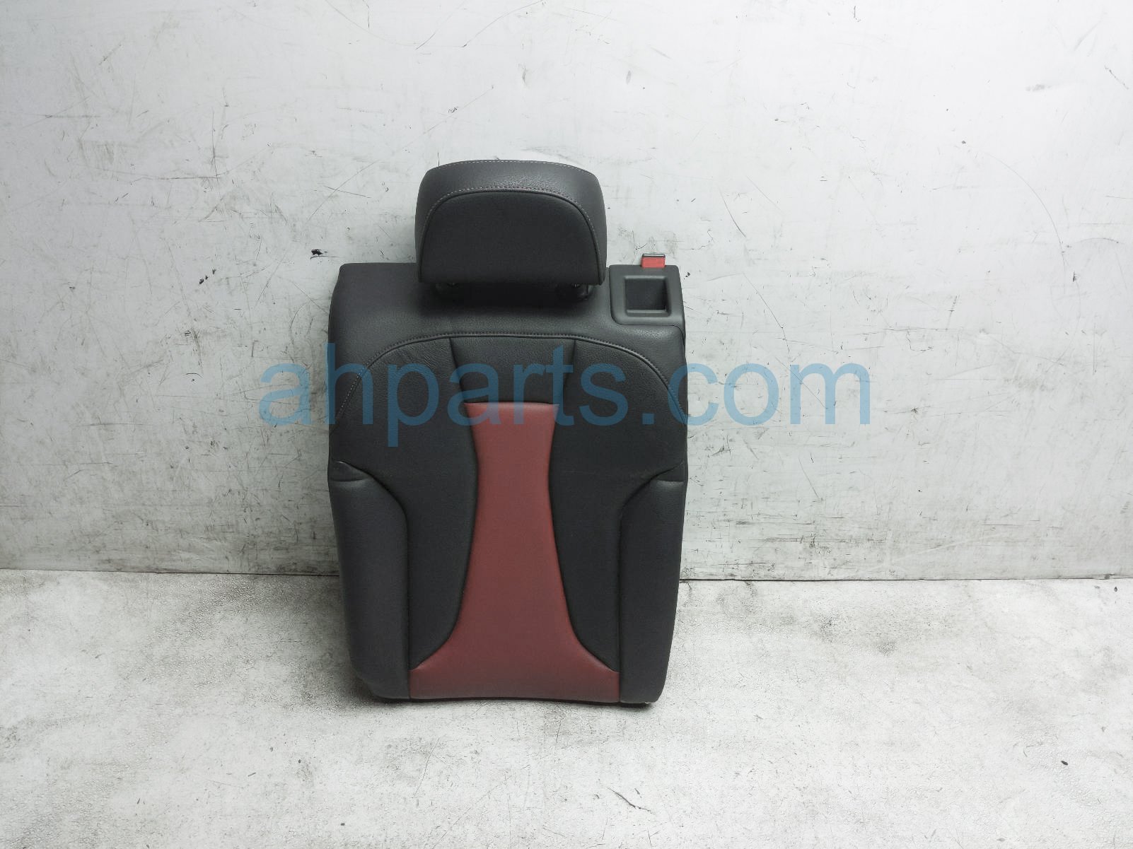 $150 Audi RR/LH SEAT TOP CUSHION BLACK/RED