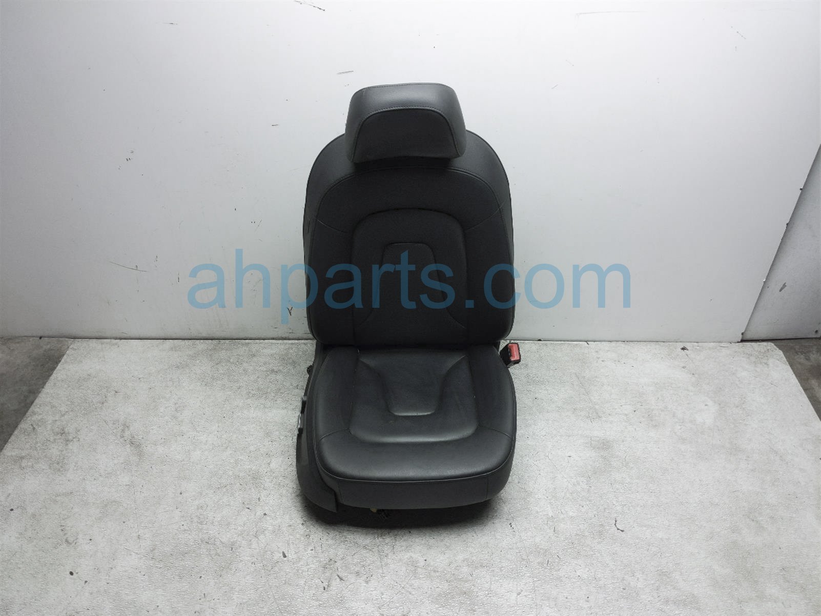 $150 Audi FR/RH SEAT - BLACK - W/ AIRBAG