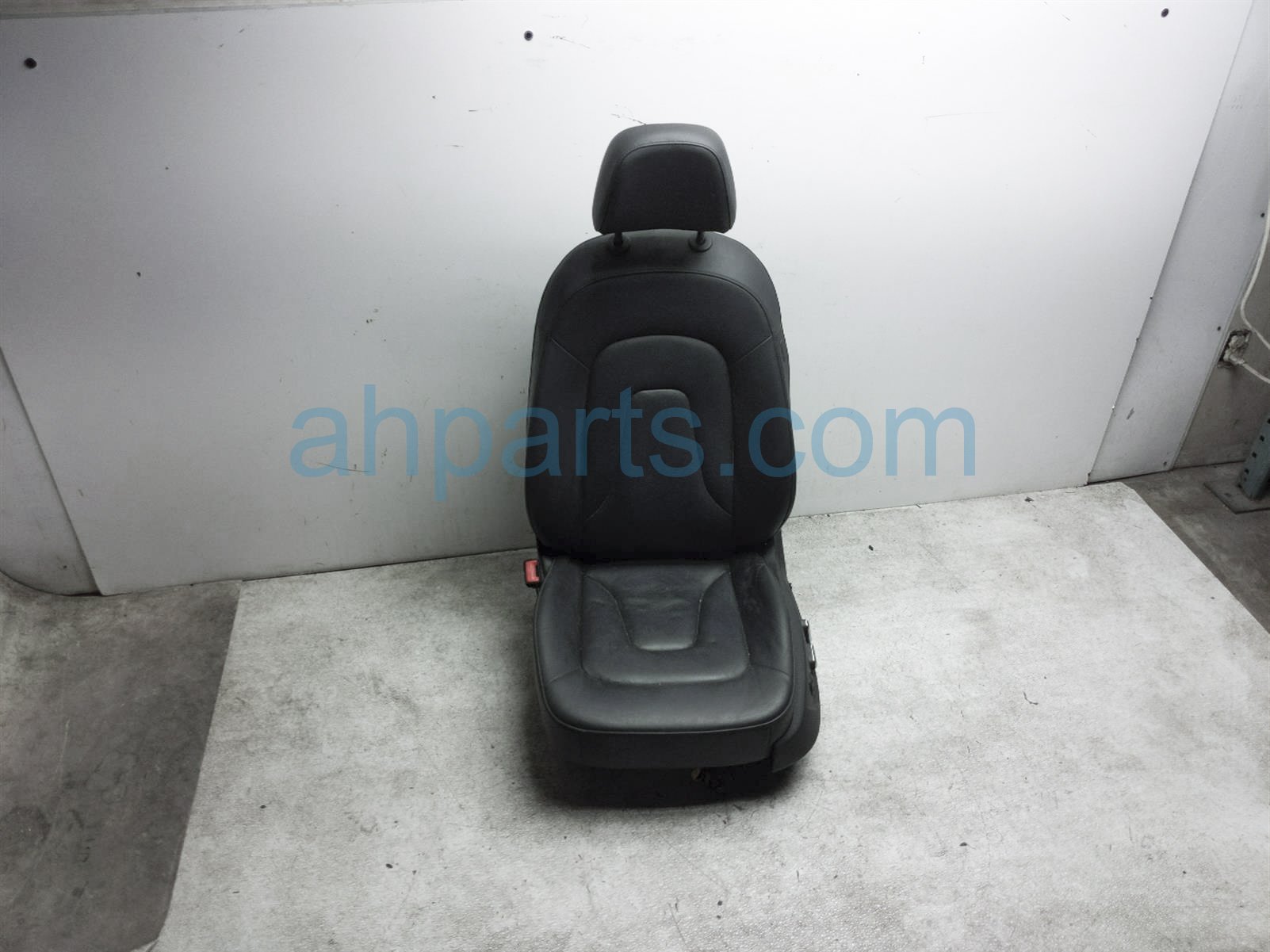 $150 Audi FR/LH SEAT - BLACK - W/ AIRBAG