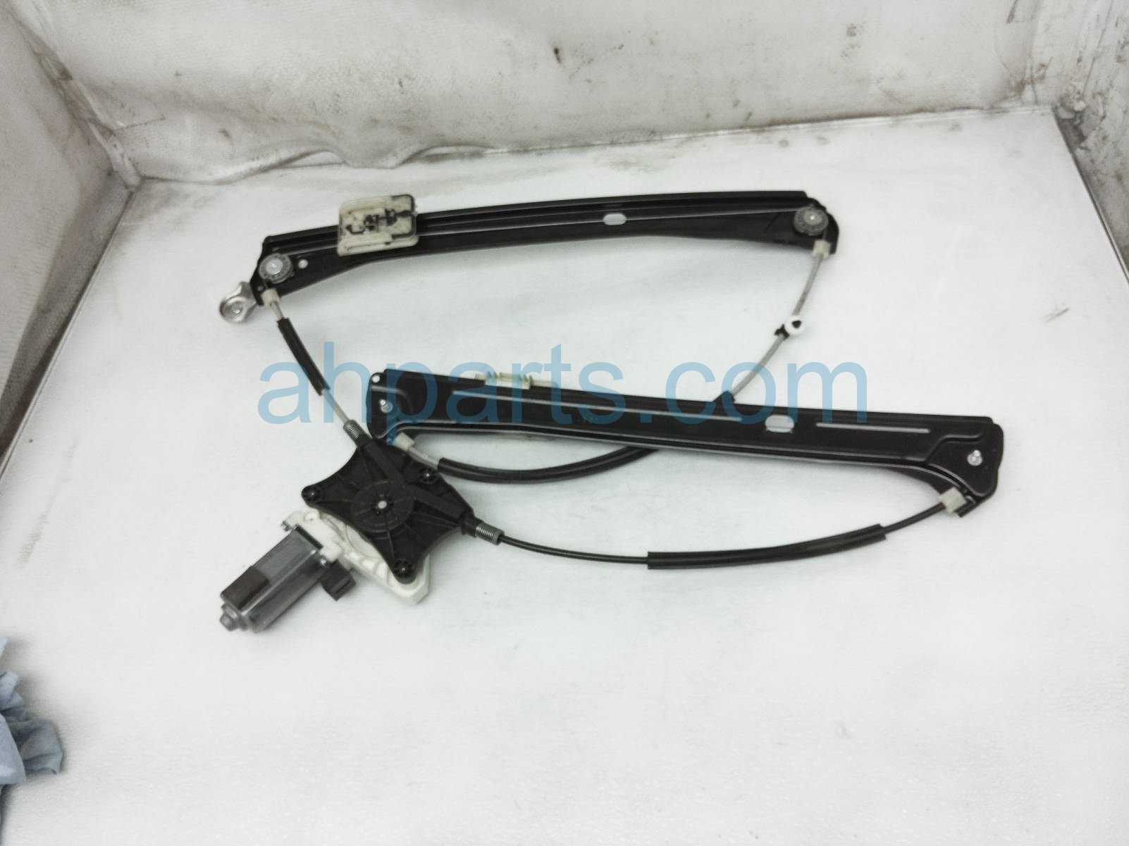 $70 Volkswagen FR/LH WINDOW REGULATOR & MOTOR