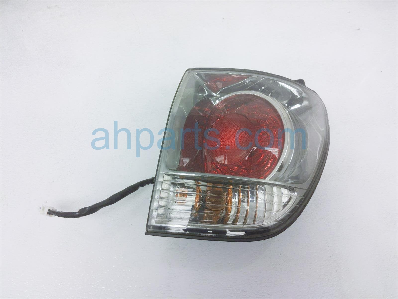 $60 Lexus RH TAIL LAMP - LIGHT ON BODY