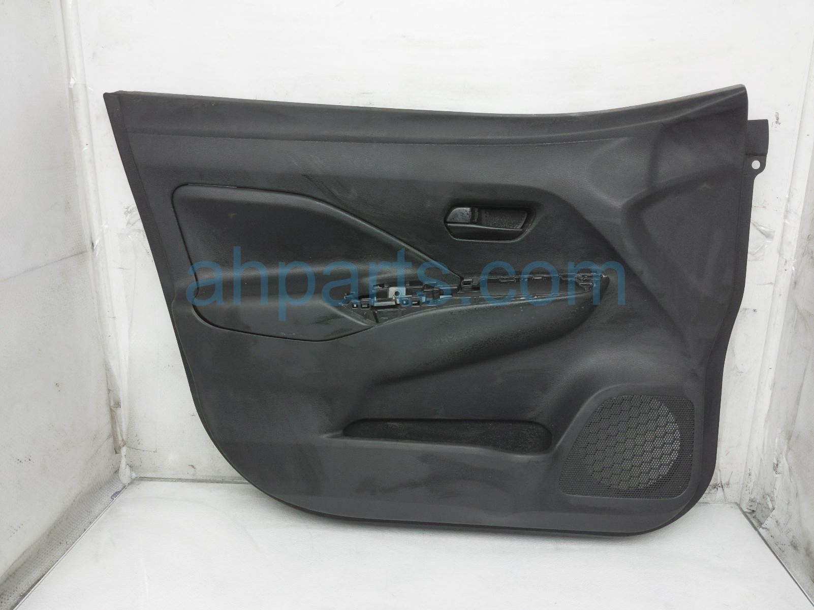 $100 Nissan FR/LH INTERIOR DOOR PANEL - BLACK**