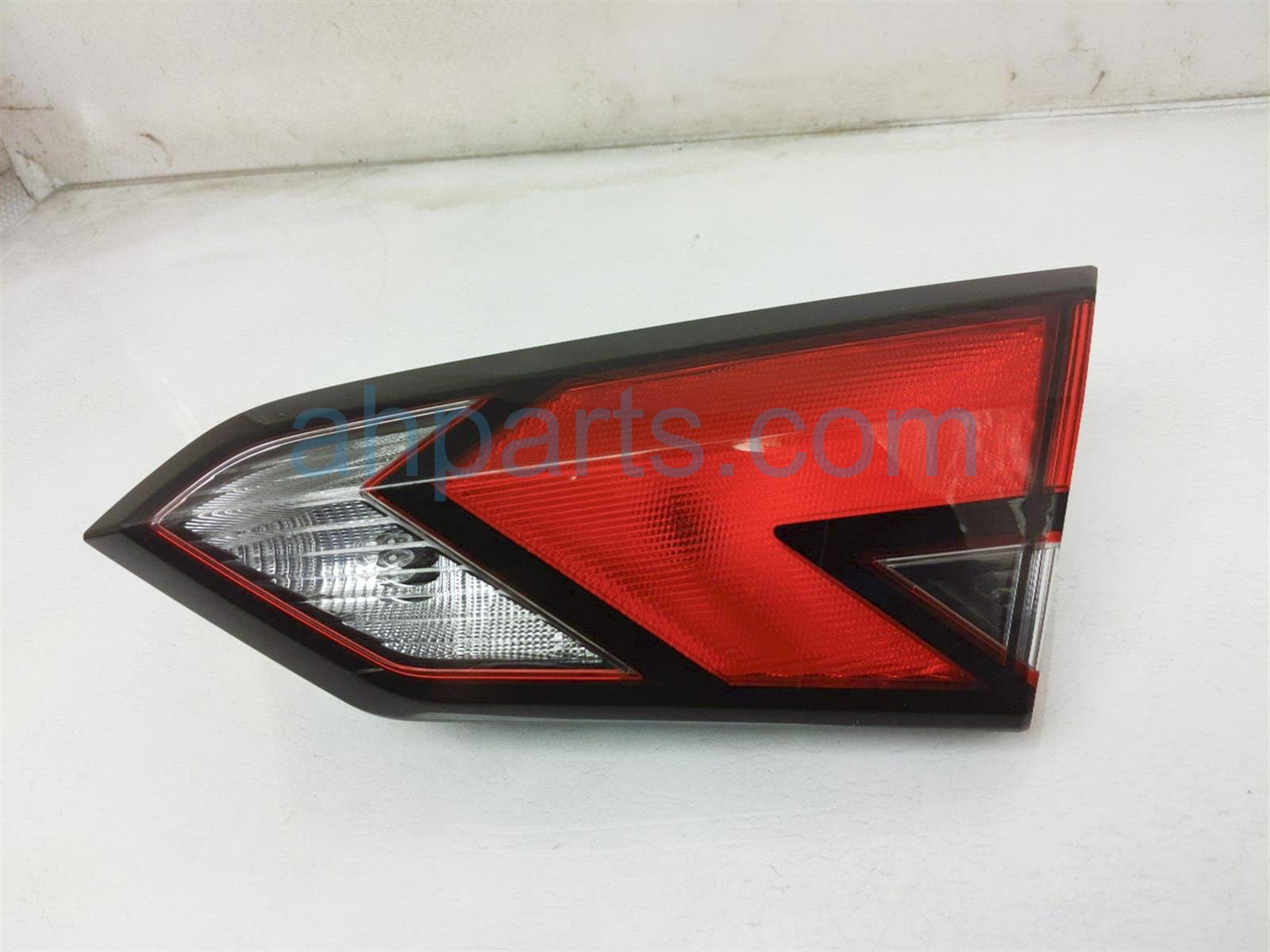 $100 Nissan RH TAIL LAMP / LIGHT (ON BODY)