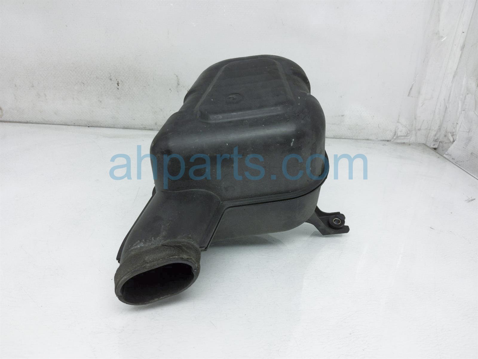 $35 Lexus AIR RESONATOR CHAMBER ASSY *3.0L