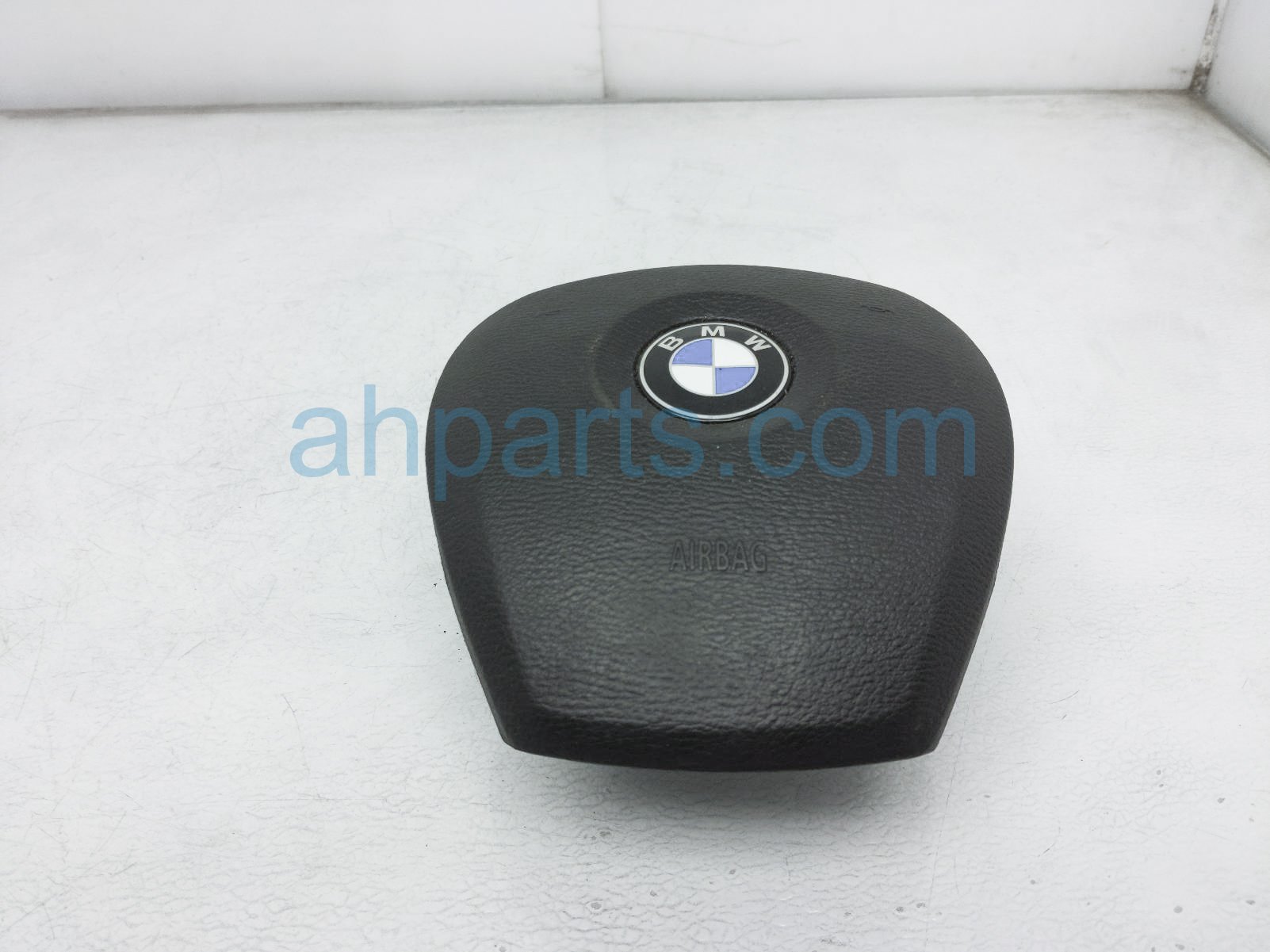 $75 BMW DRIVER WHEEL AIRBAG