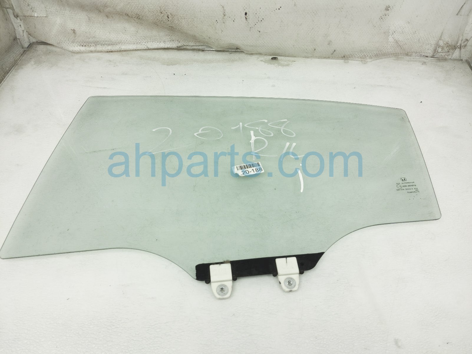 $69 Honda RR/LH DOOR GLASS WINDOW