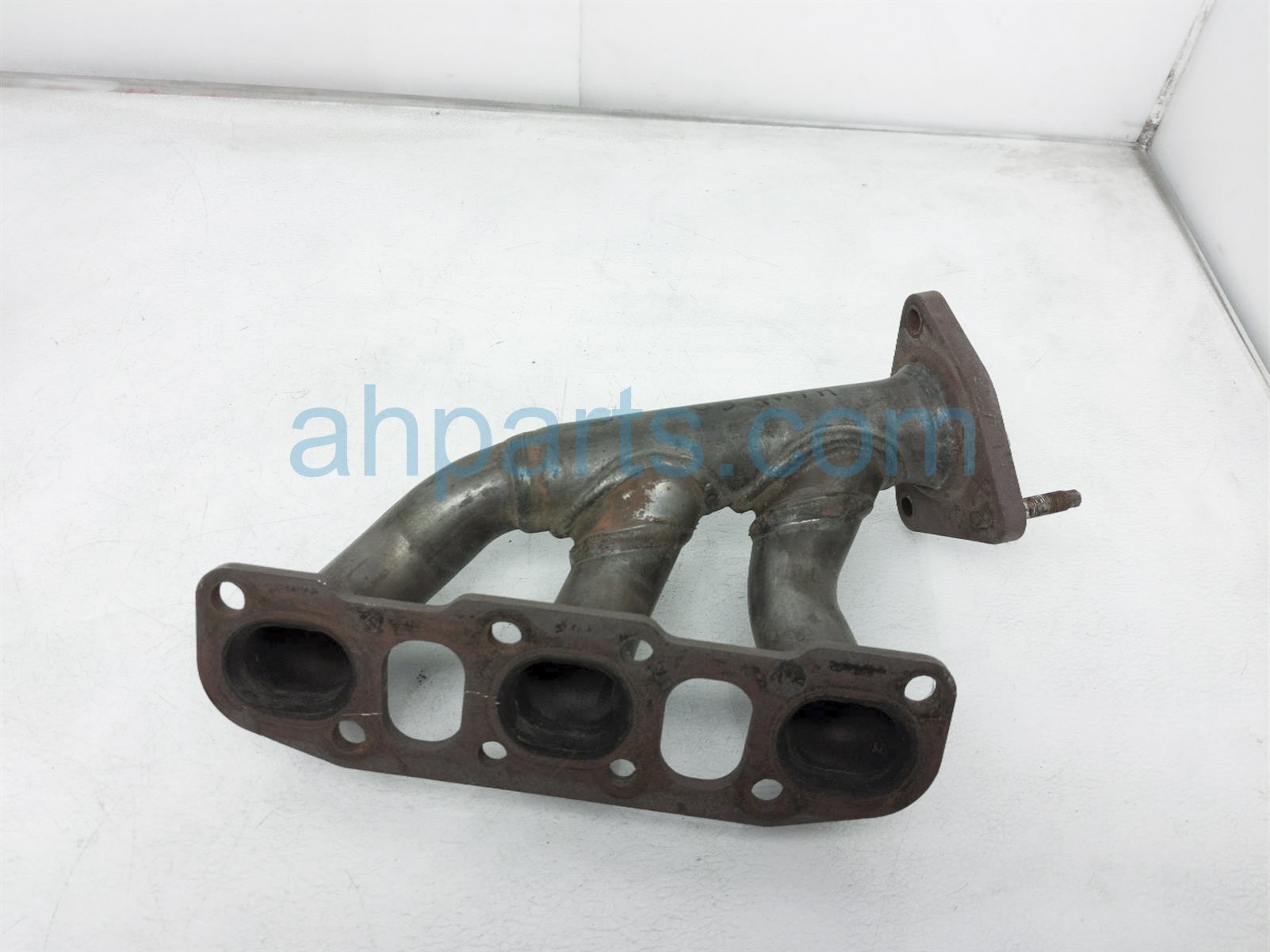 $65 Nissan RH EXHAUST MANIFOLD