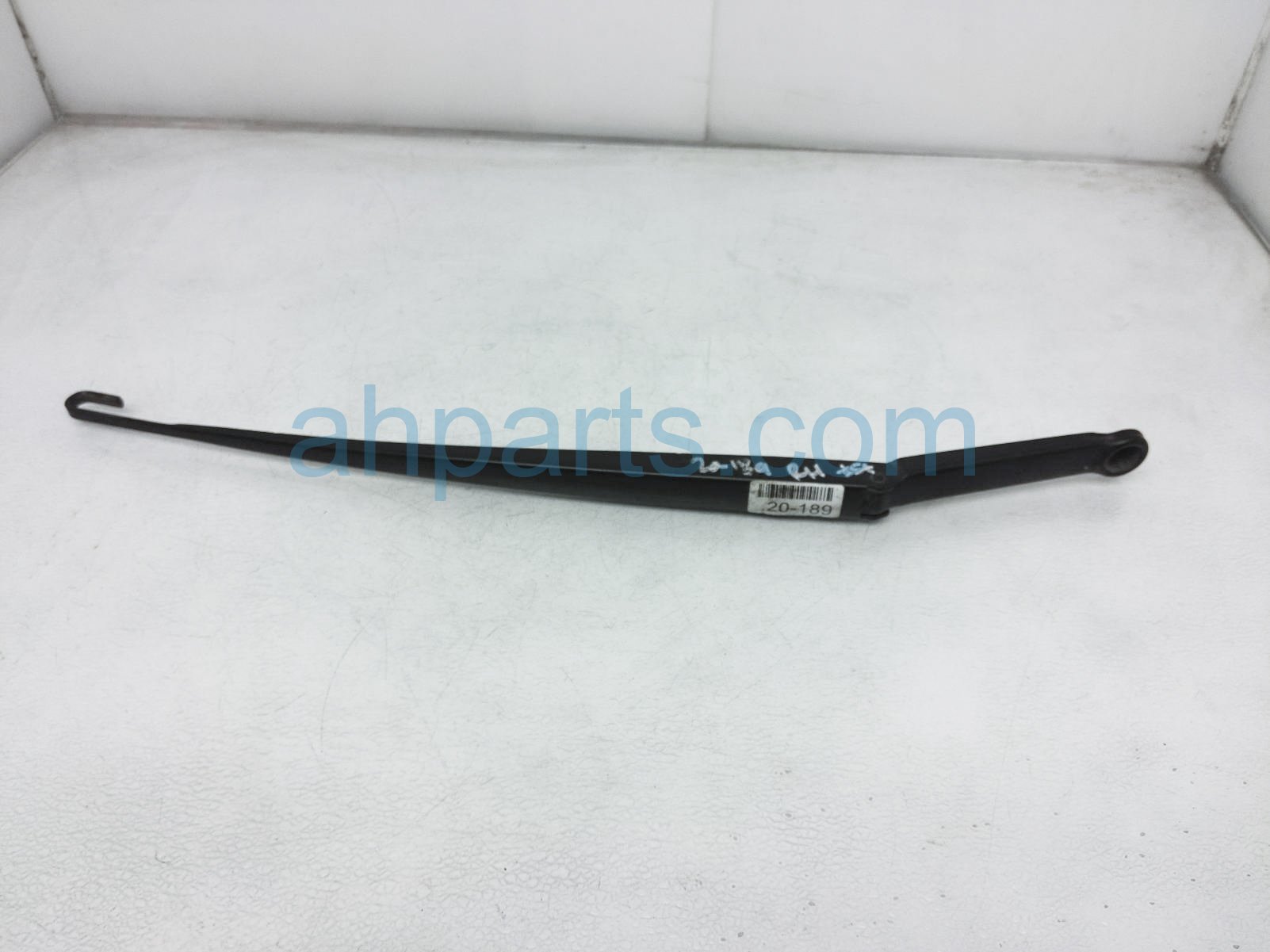 $25 BMW RH WIPER ARM