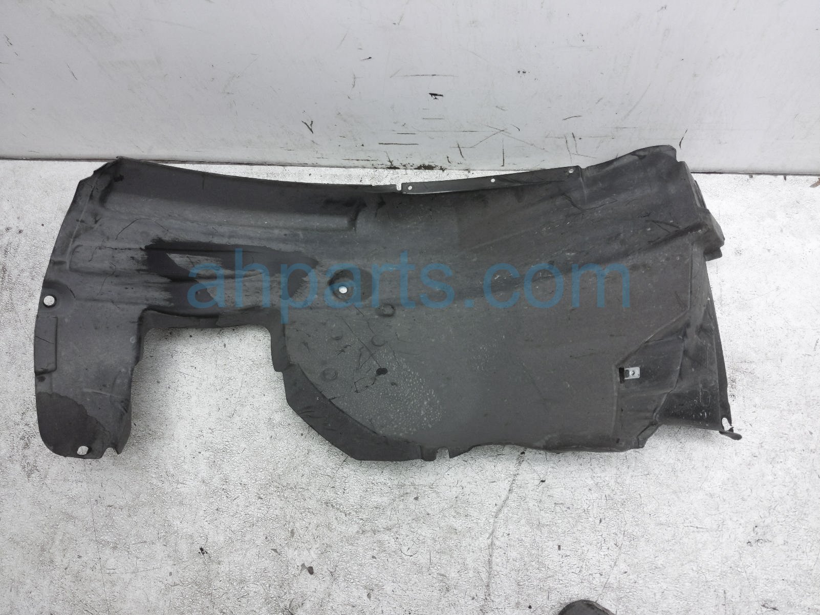 $25 BMW FR/LH BACK INNER FENDER LINER