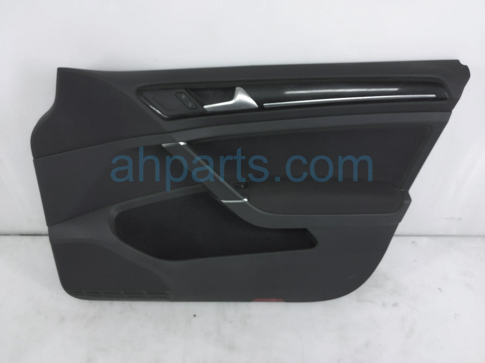 $100 Volkswagen FR/RH INTERIOR DOOR PANEL - BLACK