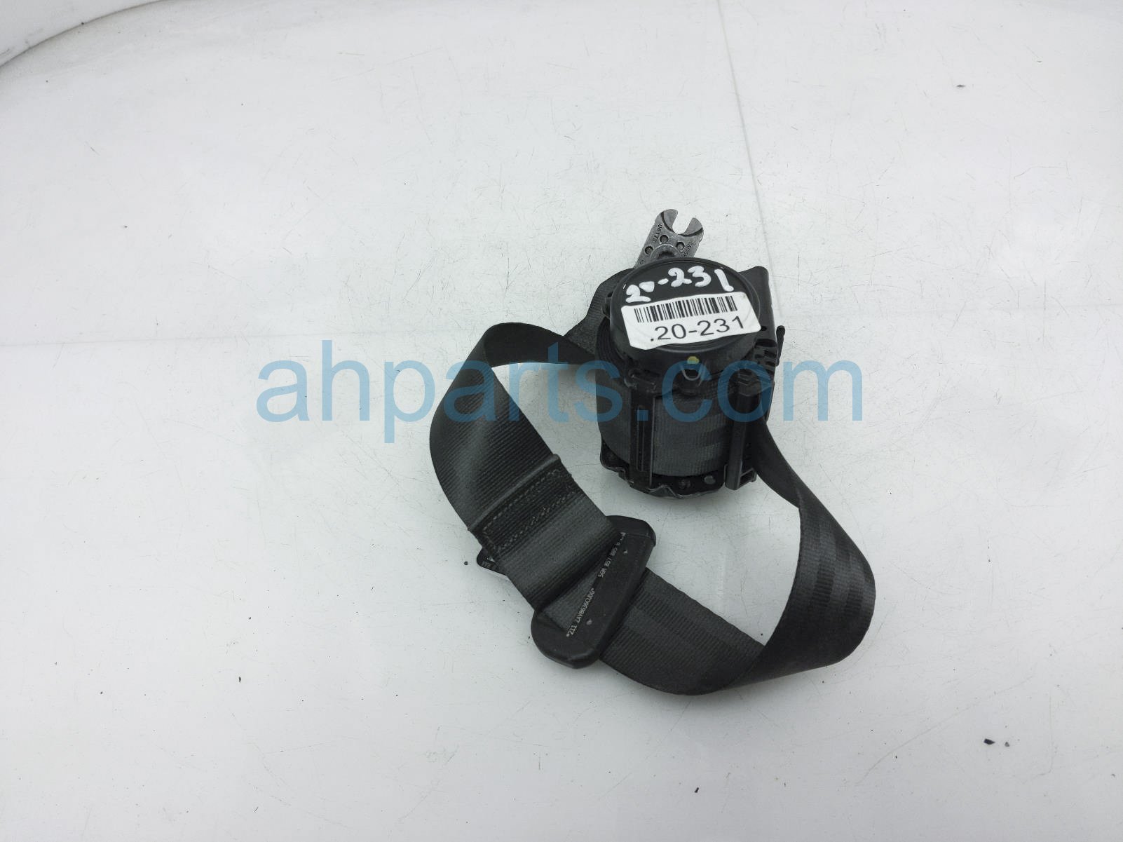 $50 Volkswagen 2ND ROW LH SEAT BELT - BLACK 4DR