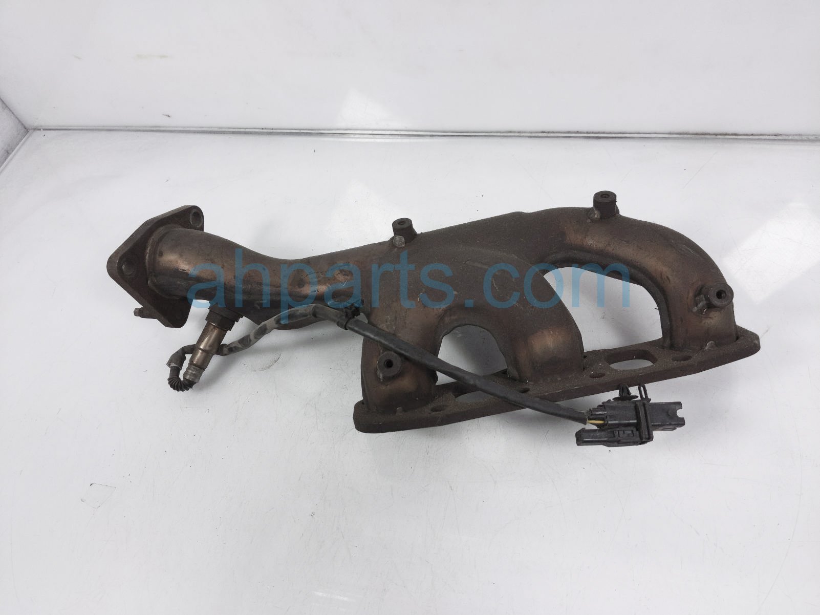 $39 Infiniti LH EXHAUST MANIFOLD