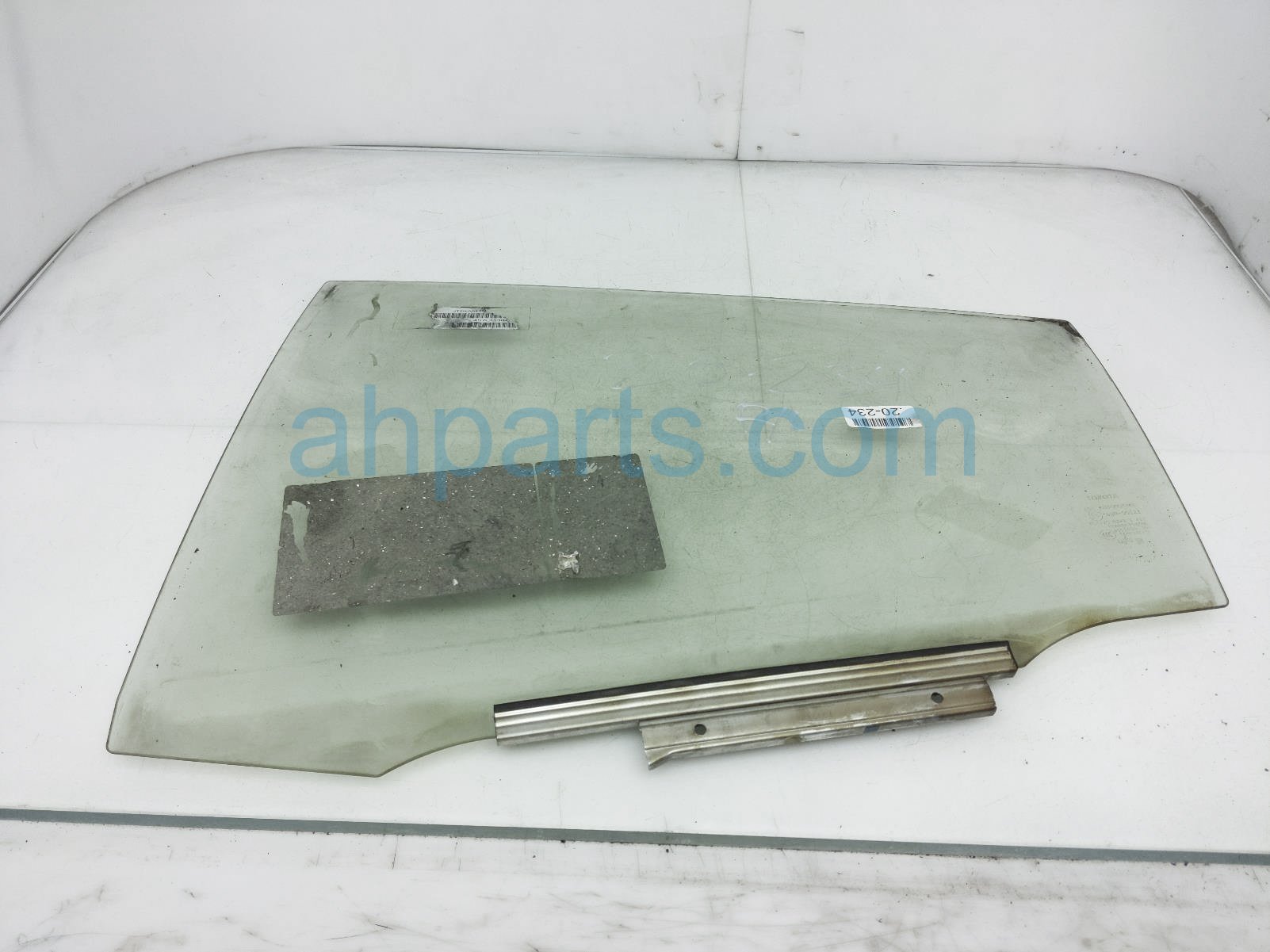 $60 Toyota RR/LH DOOR GLASS WINDOW