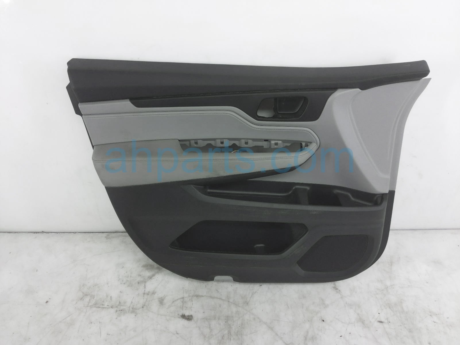 $125 Honda FR/LH INTERIOR DOOR PANEL - GREY***