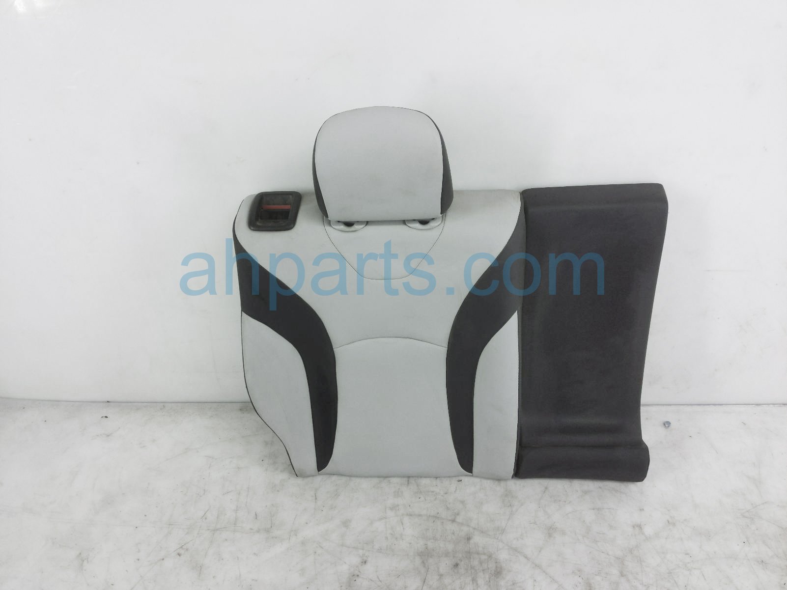 $75 Toyota RR/RH SEAT TOP CUSHION - BLK/L.GREY