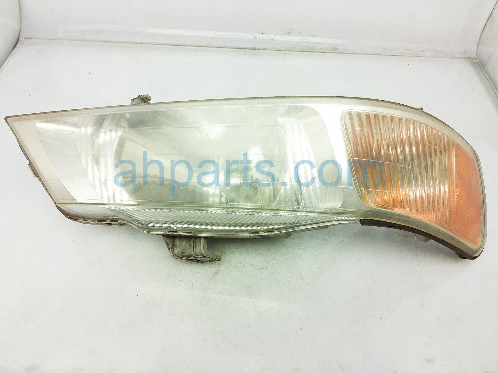 $35 Honda RH HEADLAMP / LIGHT - NEEDS POLISH