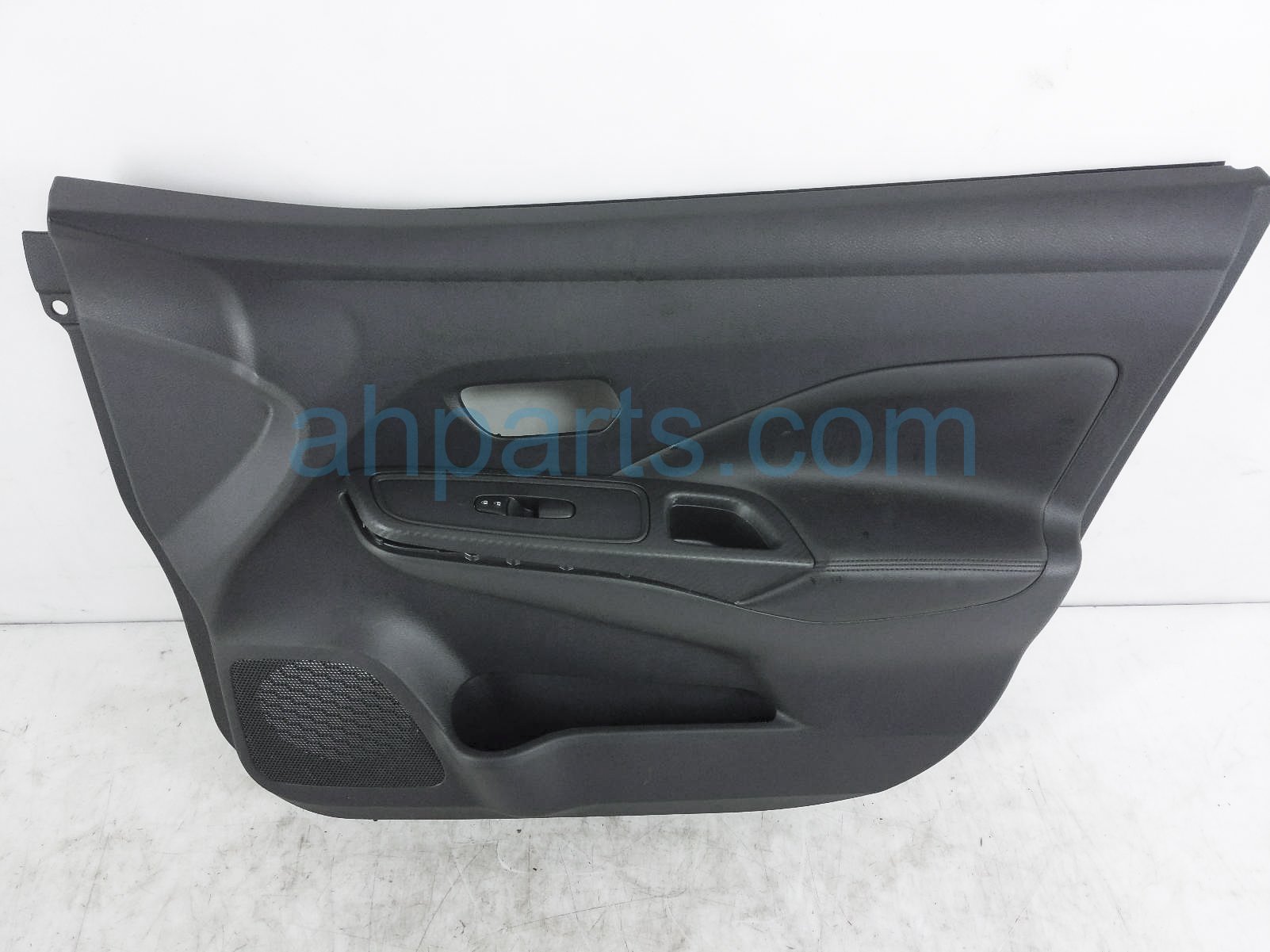 $100 Nissan FR/RH INTERIOR DOOR PANEL - BLACK