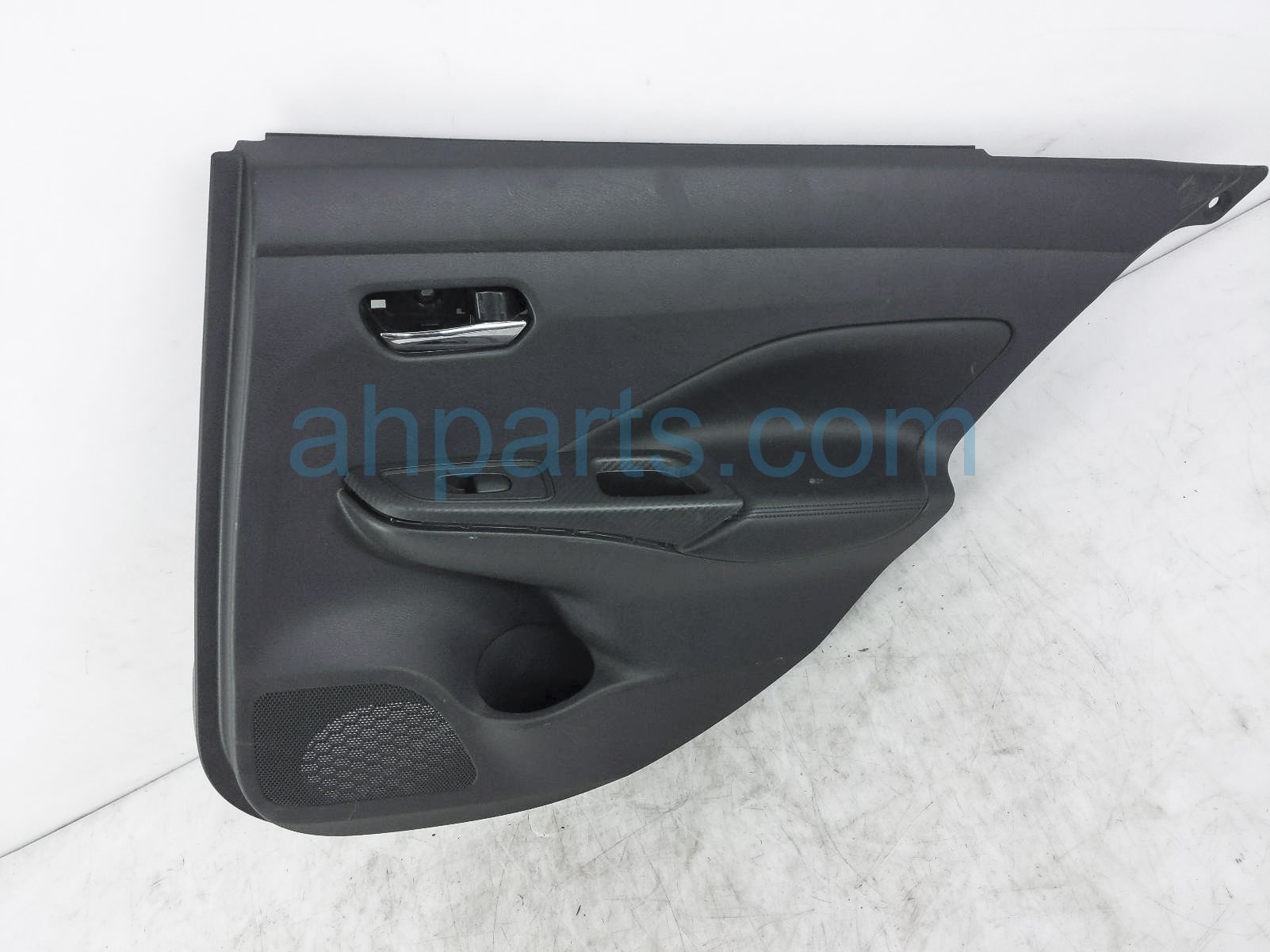 $100 Nissan RR/RH INTERIOR DOOR PANEL - BLACK