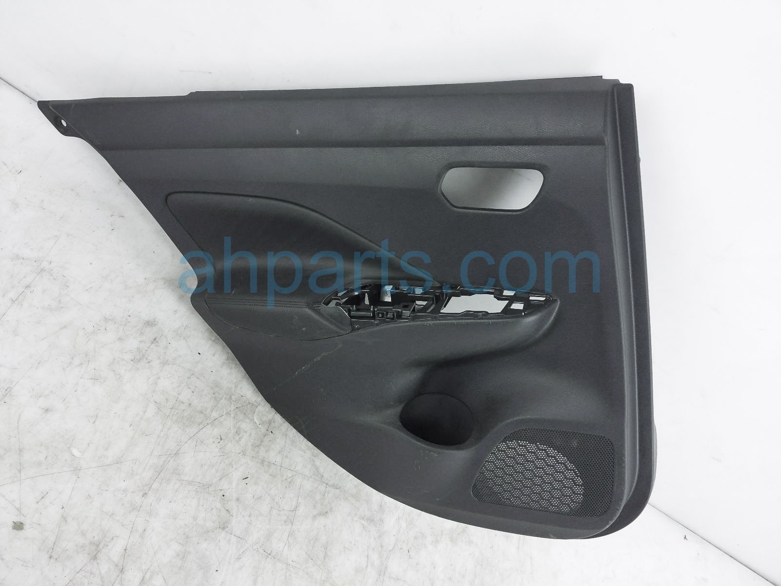 $100 Nissan RR/LH INTERIOR DOOR PANEL - BLACK