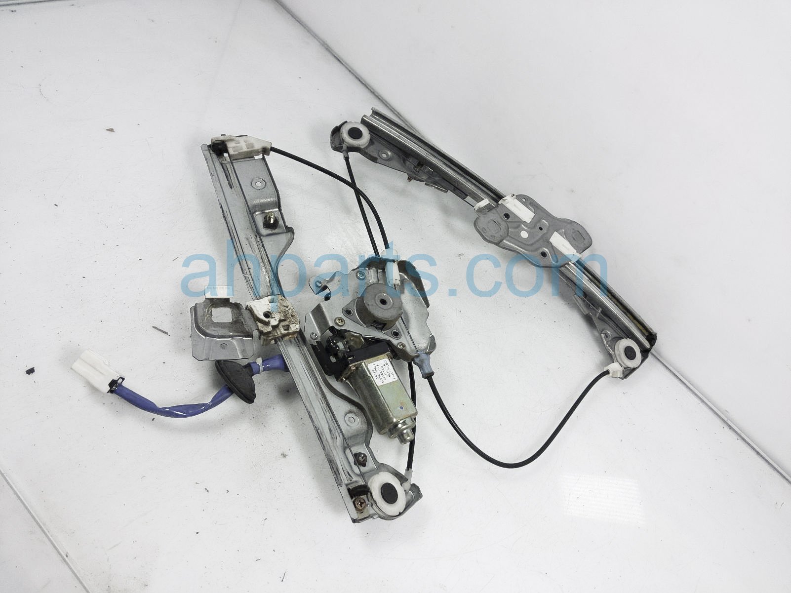 $59 Nissan RH WINDOW REGULATOR & MOTOR