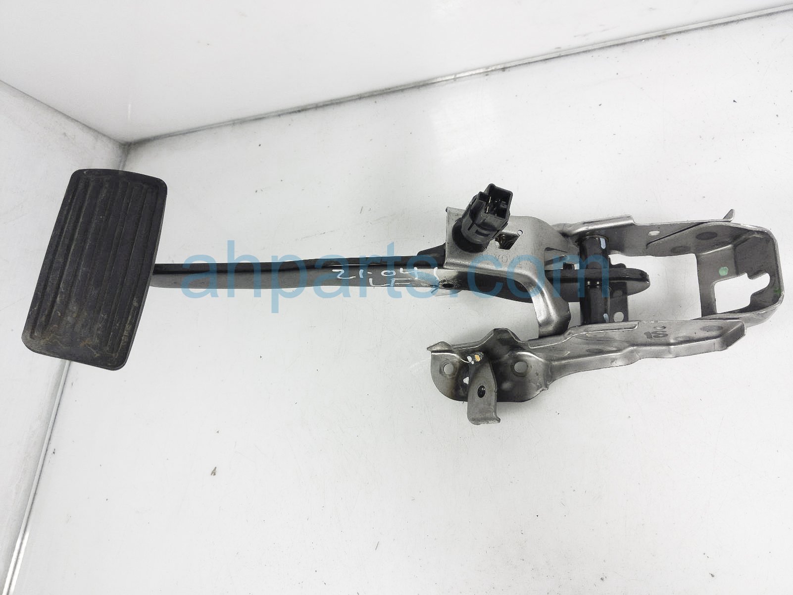 $32 Honda BRAKE PEDAL ASSY