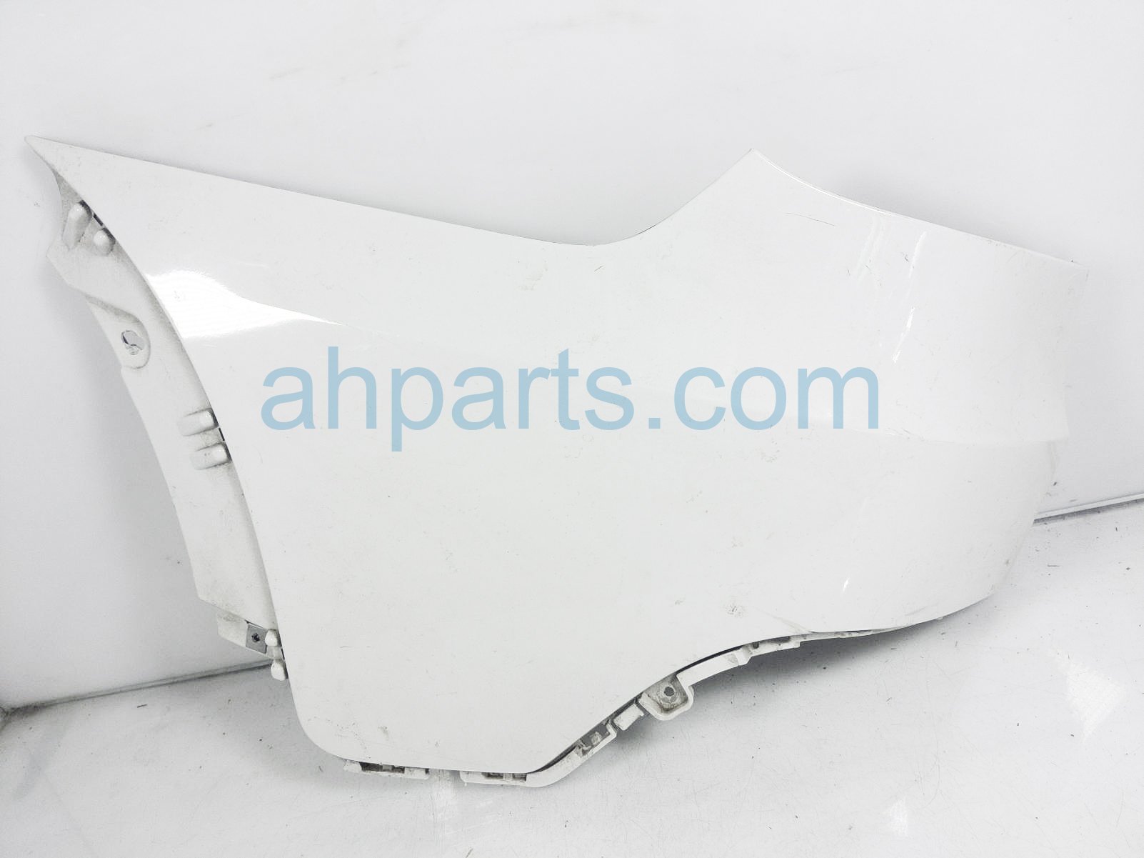 $75 BMW REAR LH SIDE BUMPER COVER - WHITE