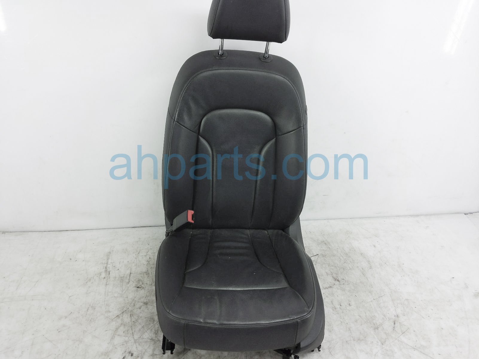 $135 Audi FR/LH SEAT - BLACK LEATHER W/AIRBAG