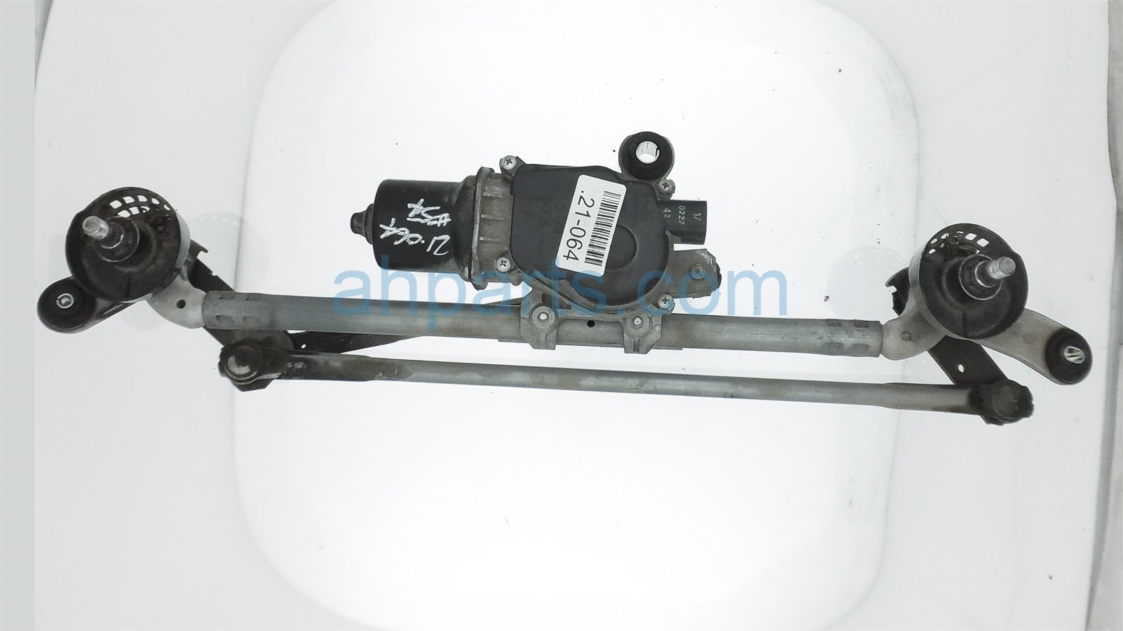 $69 Nissan WINDHSIELD WIPER MOTOR ASSY