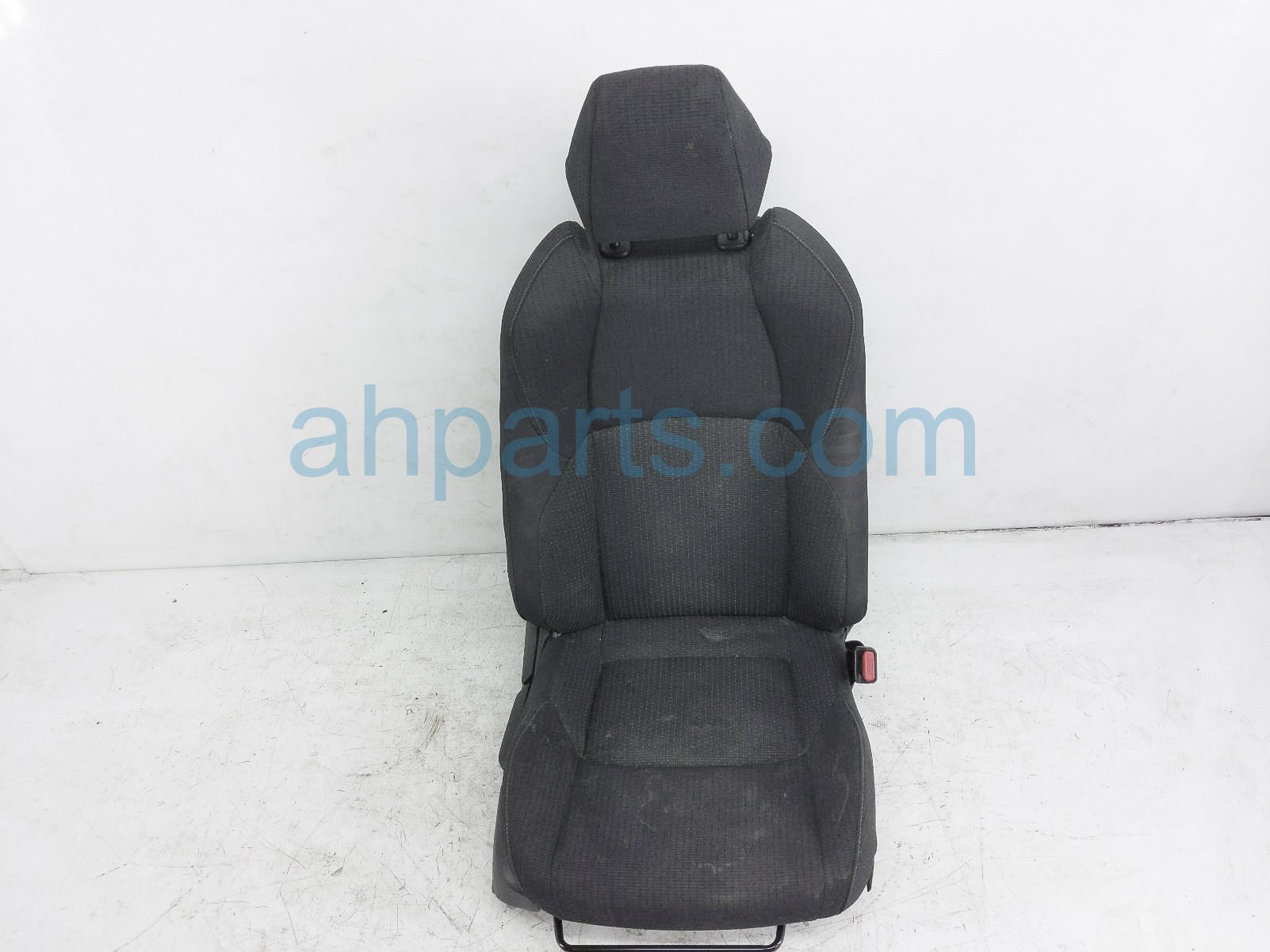 $150 Toyota FR/RH SEAT - BLACK - W/ AIRBAG