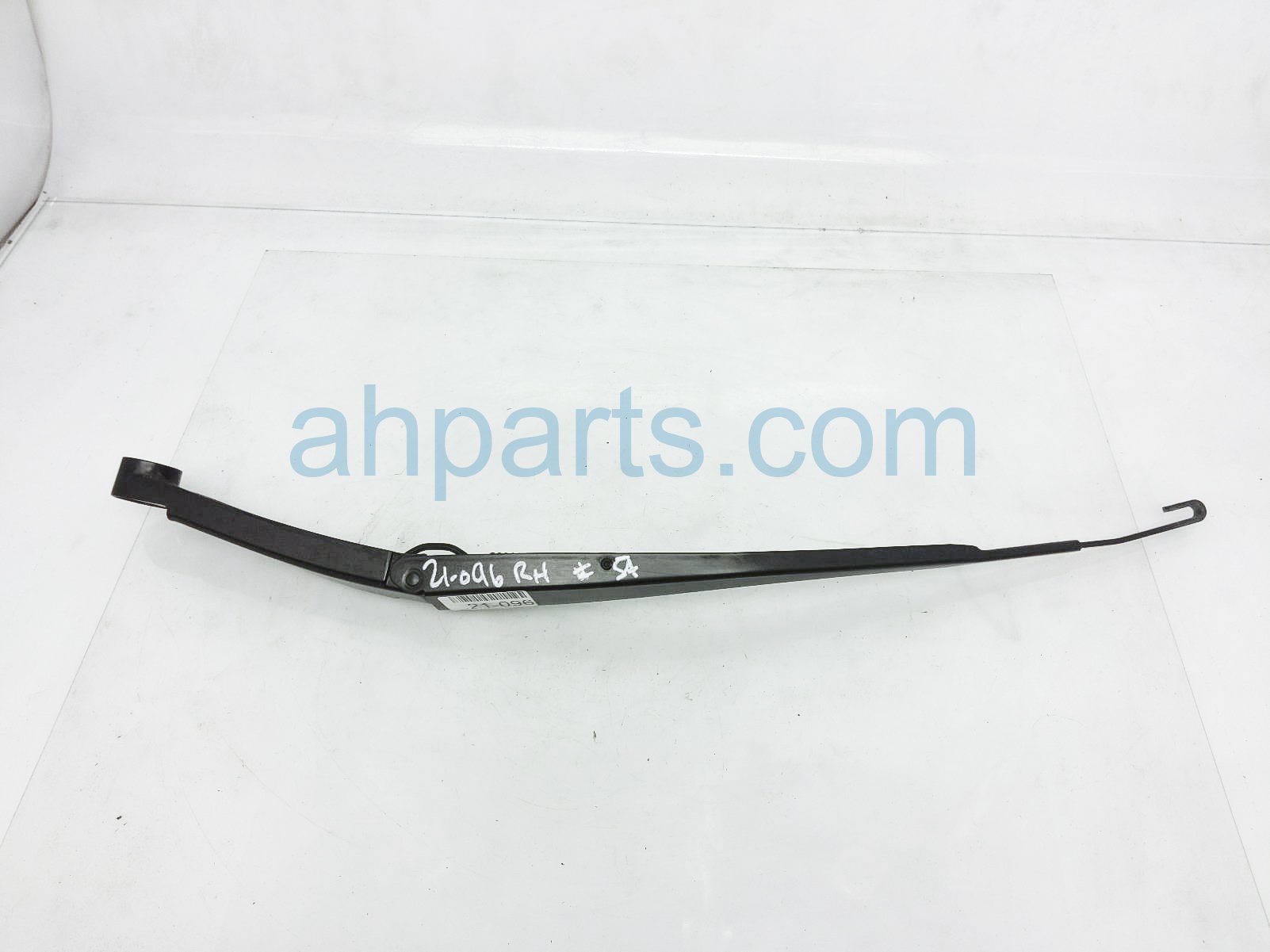 $19 Acura RH WINDSHIELD WIPER ARM