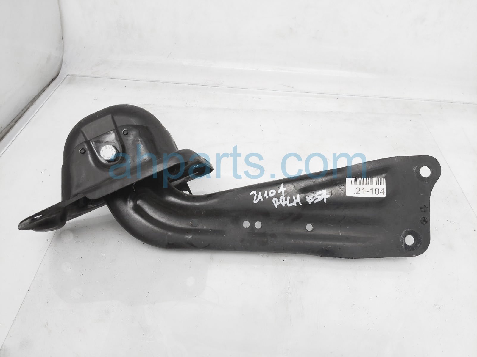 $65 Volkswagen RR/LH TRAILING CONTROL ARM