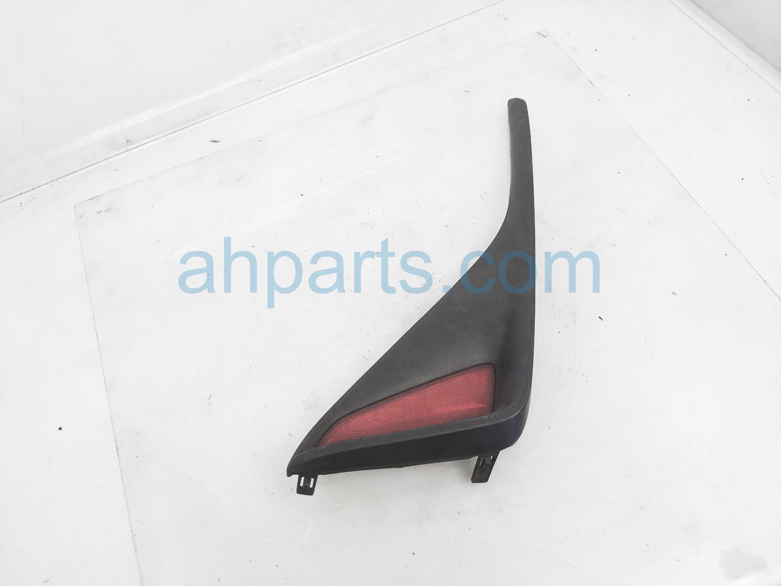 $25 Toyota RR/RH BUMPER TRIM W/ REFLECTOR ASSY