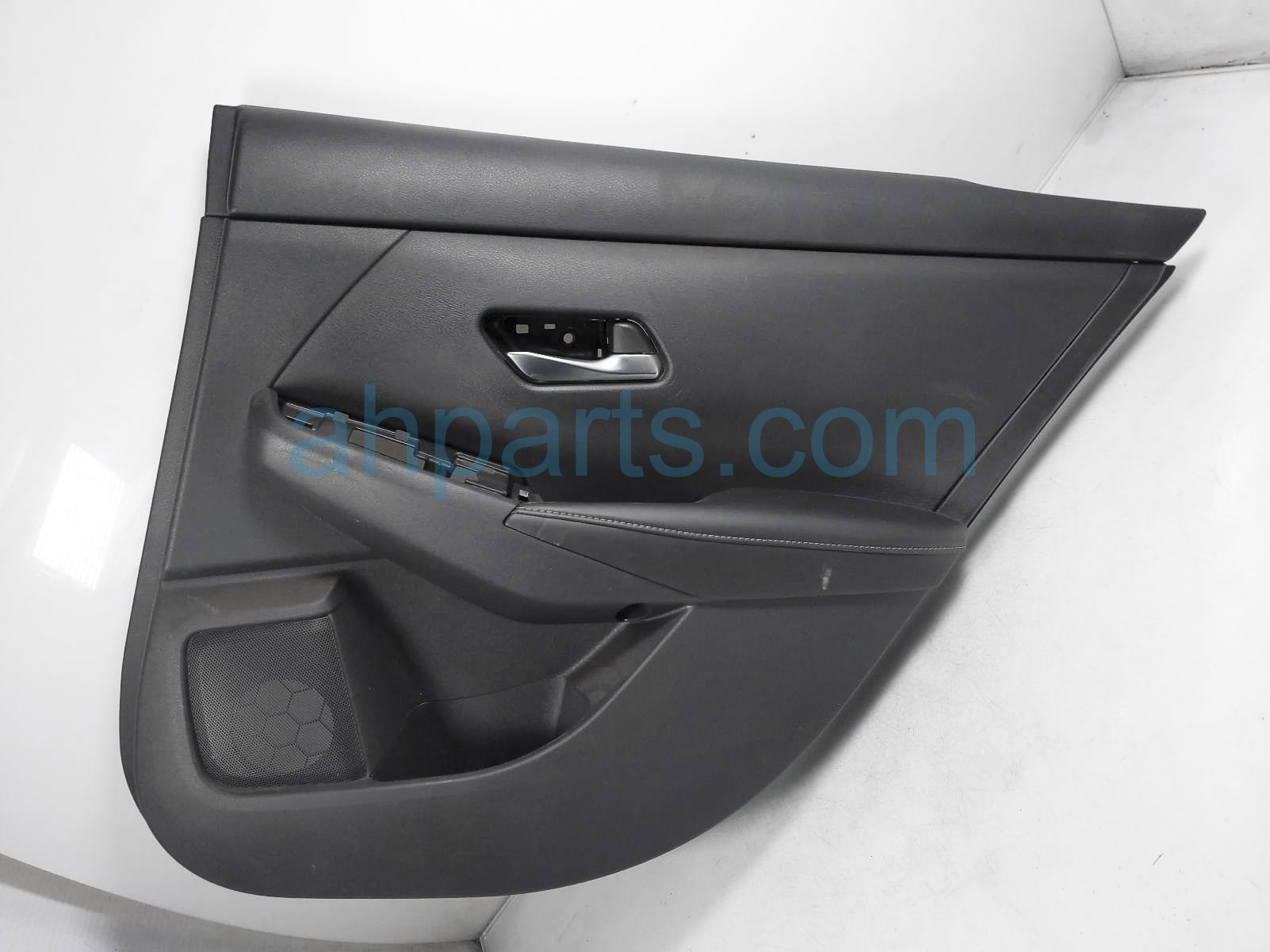 $95 Nissan RR/RH INTERIOR DOOR PANEL - BLACK