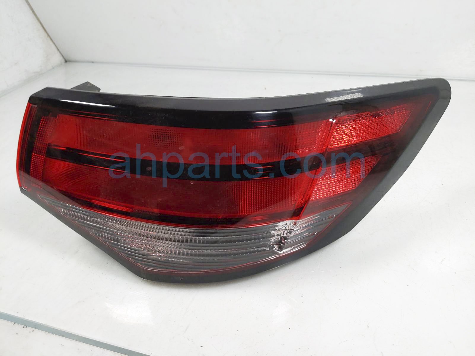 $159 Nissan RH TAIL LAMP (ON BODY)