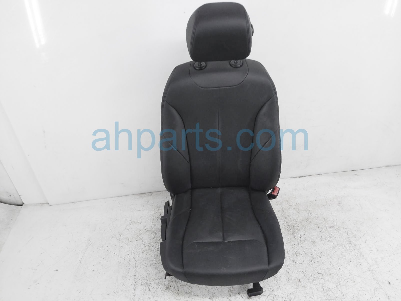 $125 BMW FR/RH SEAT - BLACK - W/ AIRBAG