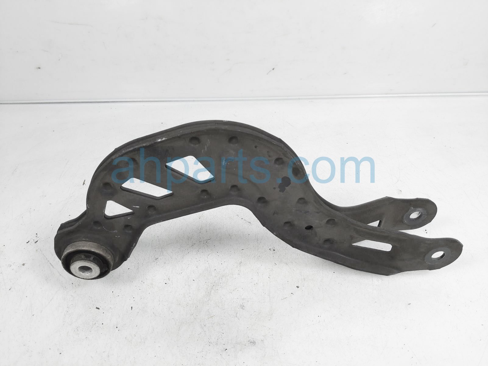 $24 Mercedes RR/LH UPPER CONTROL ARM