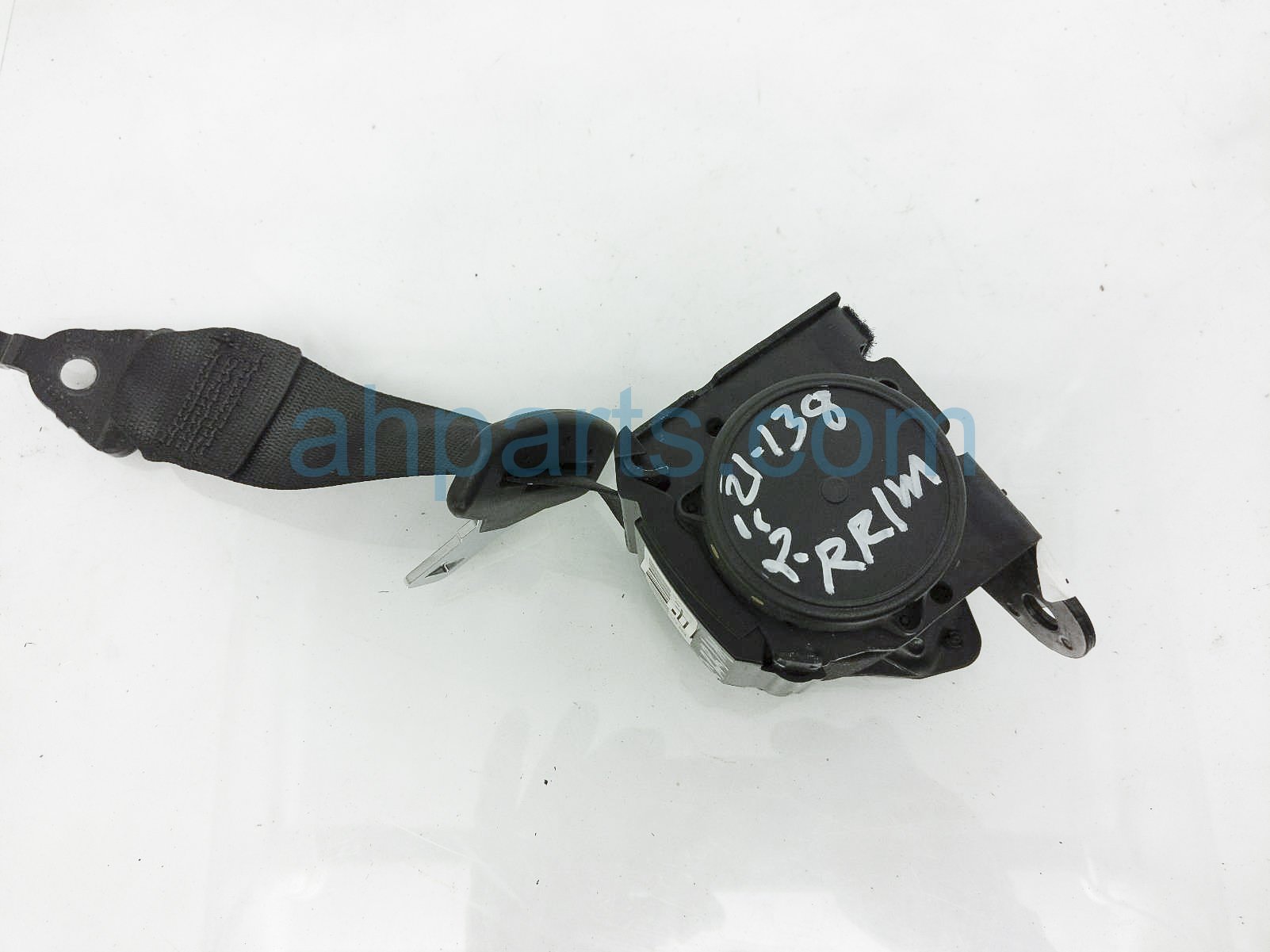 $45 BMW 2ND ROW MID SEAT BELT - BLACK