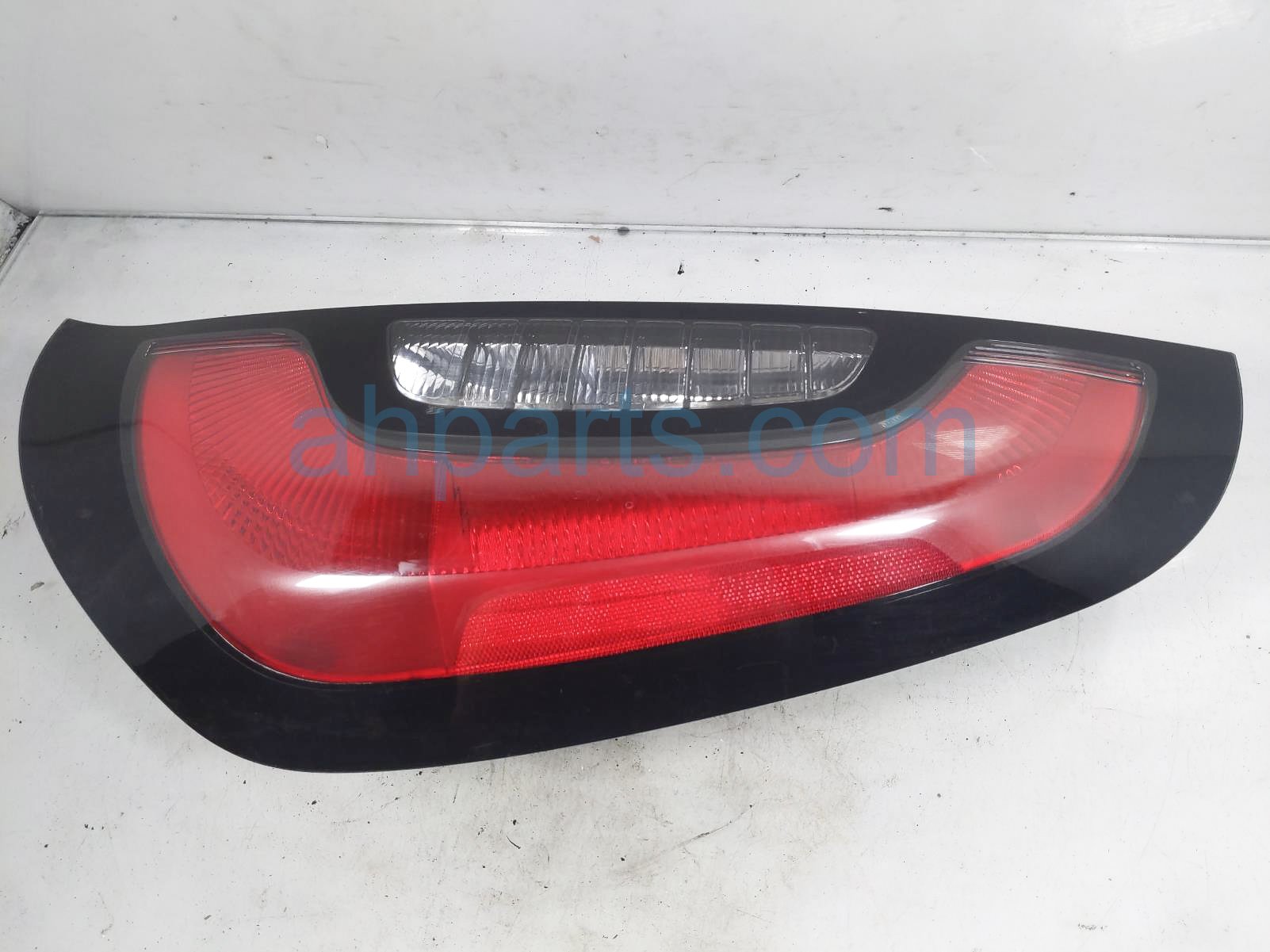 $80 Kia RH TAIL LAMP (ON BODY)