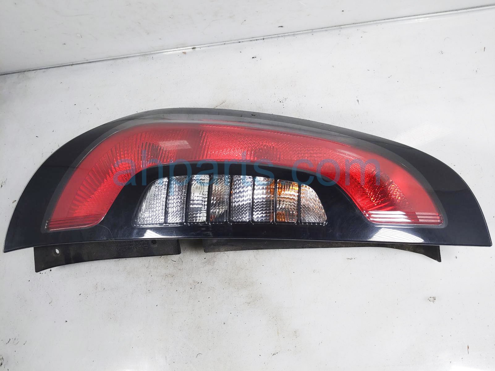 $70 Kia LH TAIL LAMP (ON BODY)