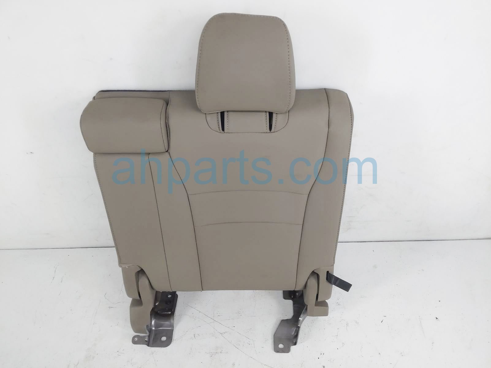 $100 Honda 3RD ROW RR/LH UPPER SEAT - BEIGE