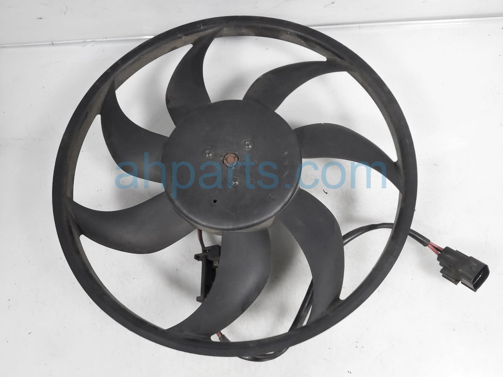 $40 BMW COOLING FAN ASSEMBLY (NO SHROUD)