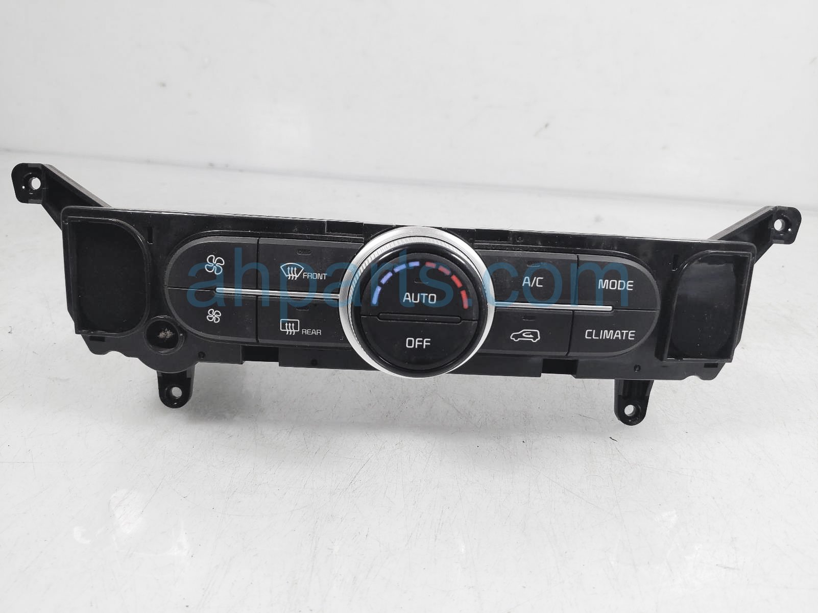 $60 Kia A/C HEATER CLIMATE CONTROLS(ON DASH)