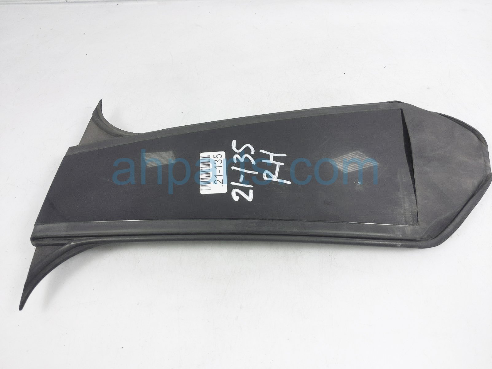 $25 Mercedes RH EXTERIOR B PILLAR MOLDING - BLACK