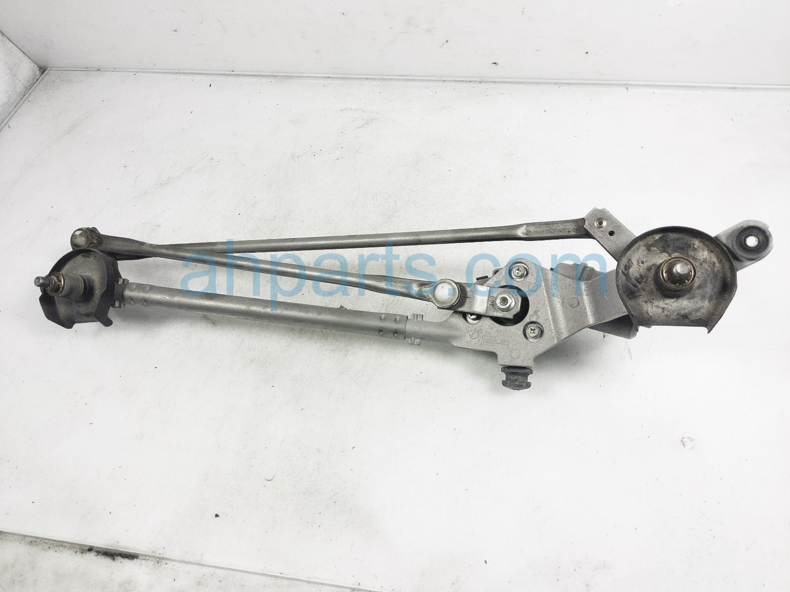 $50 Subaru FRONT WINDSHIELD WIPER MOTOR ASSY