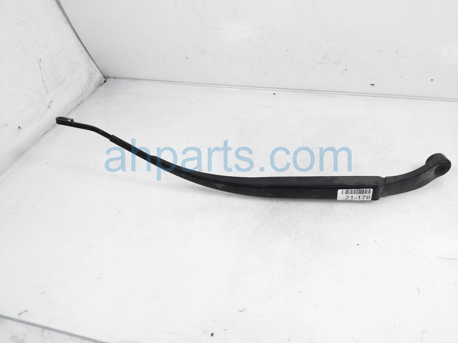 $19 Honda LH WINDSHIELD WIPER ARM