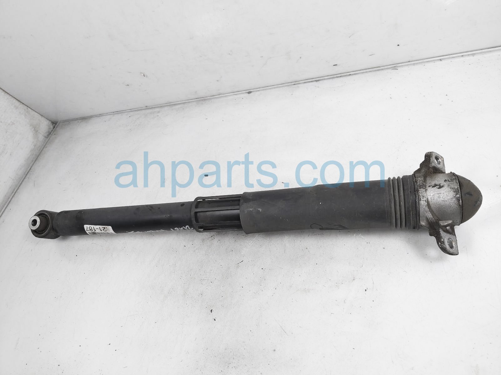 $40 Volkswagen RR/LH SHOCK ABSORBER